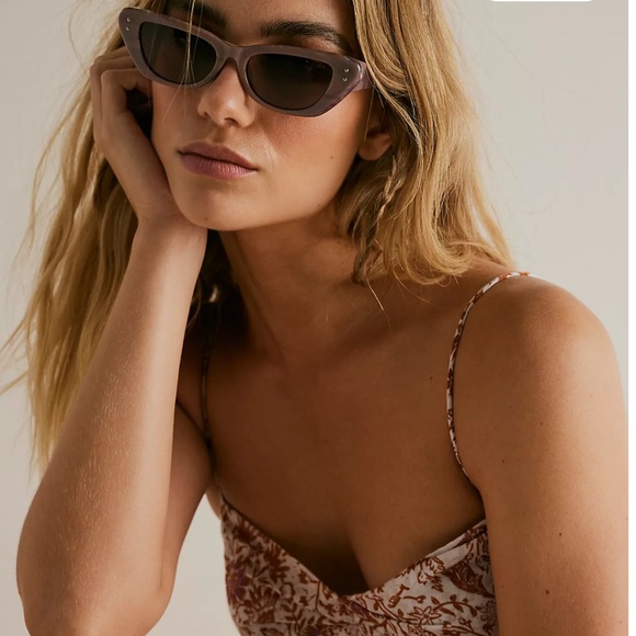 Free People Astrid Polarized Sunglasses Mauve Storm NWT - Picture 3 of 9
